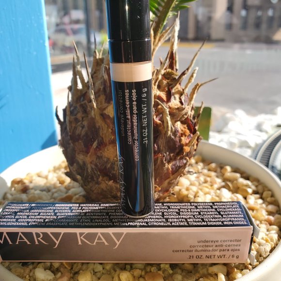 Mary Kay Undereye Corrector - Picture 2 of 6
